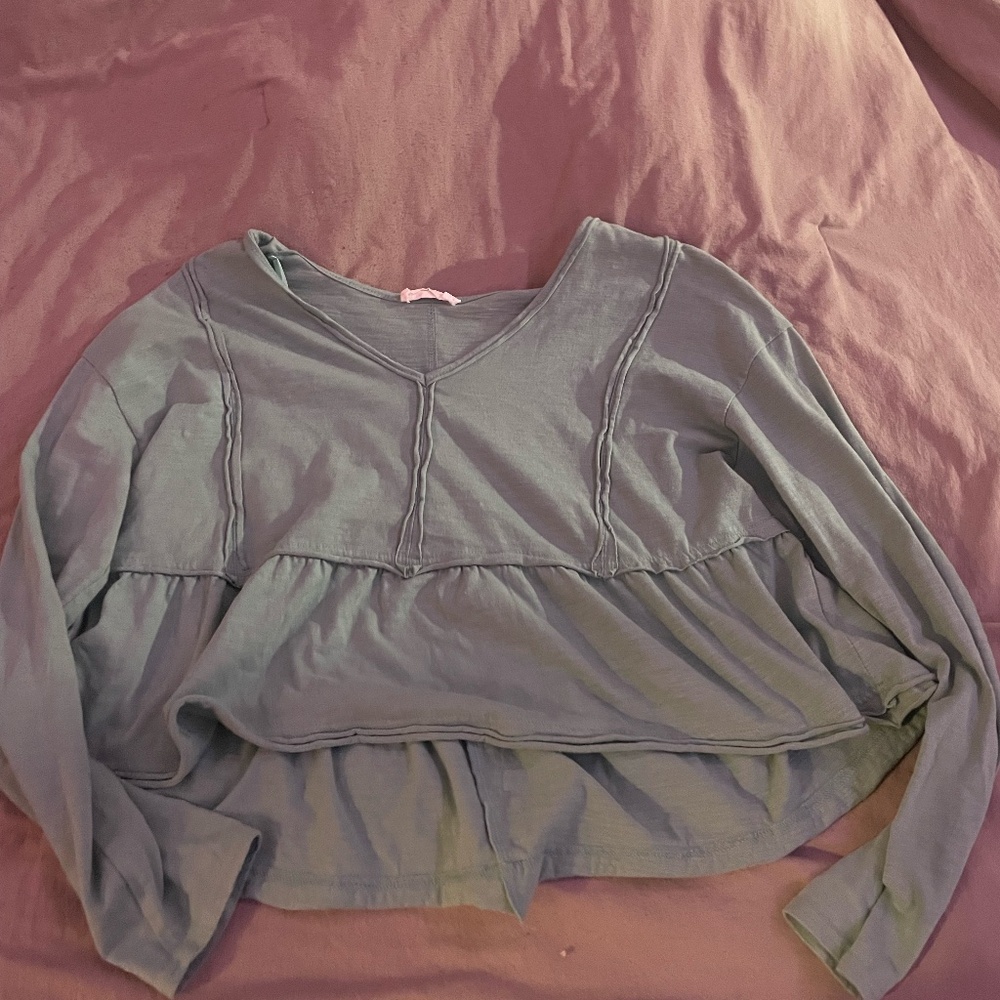 cropped v neck shirt. worn twice